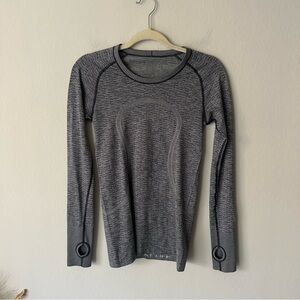 Lululemon Swiftly Tech Long Sleeve Crew Size 6 Black / White